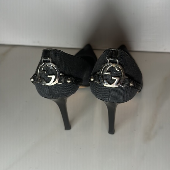 Gucci black pointy heels. Gucci logo in the back - Picture 2 of 4